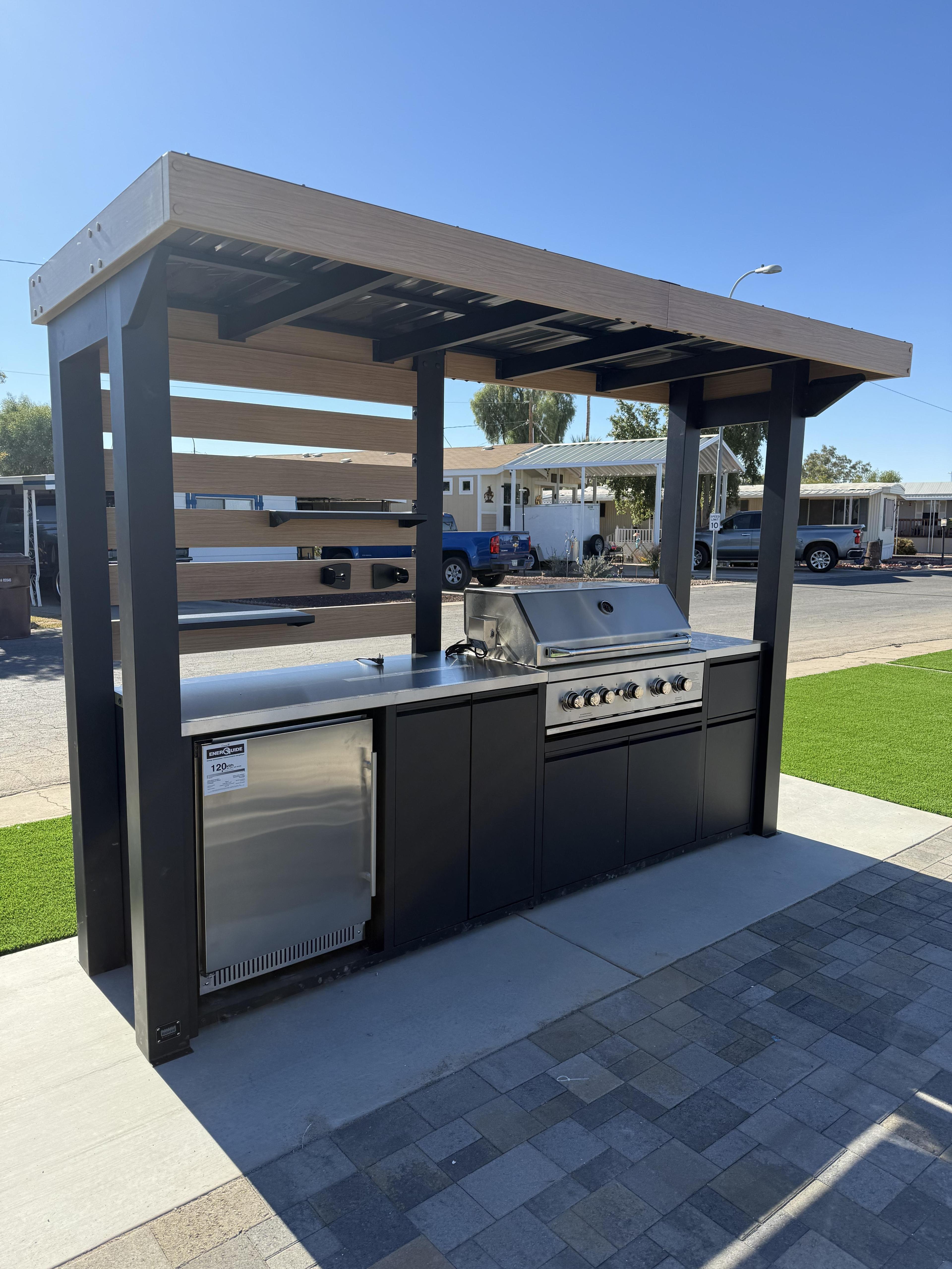 Outdoor Kitchen & Grill